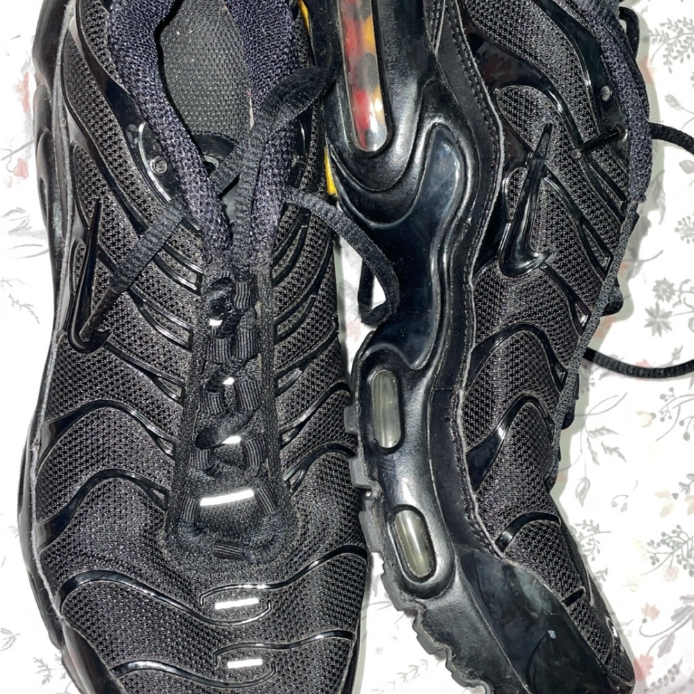 Women’s Black Athletic Shoes - Picture 1 of 2